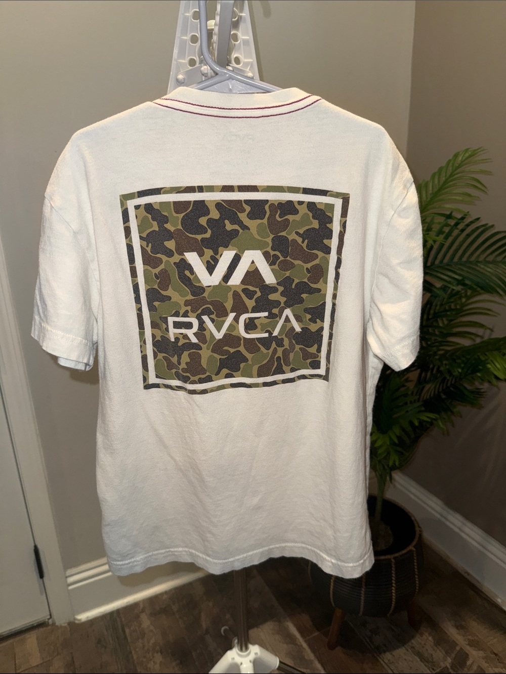 Boys RVCA short shirt size small